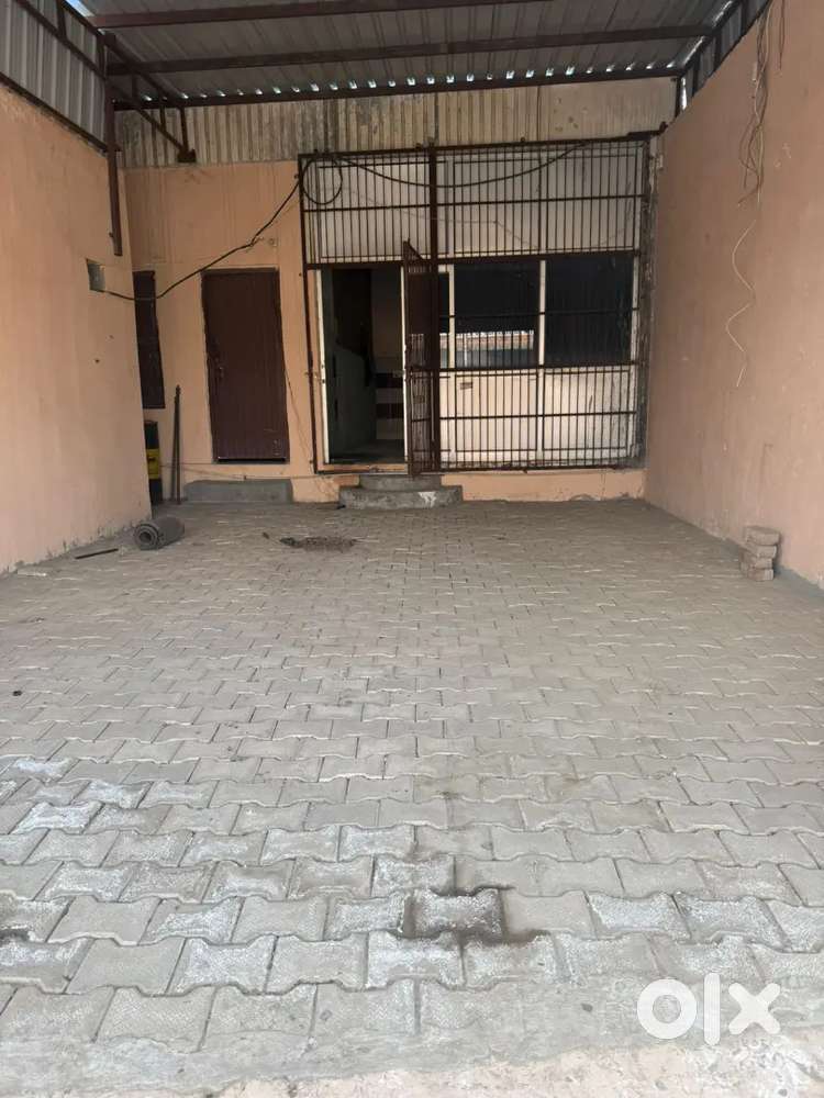 Shop, office or garage available for rent