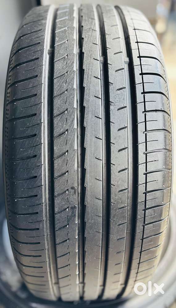 245/45R18 Yokohama Bluearth GT