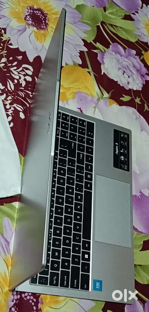 New Acer laptop  (8GB RAM) 512 SSD  1month