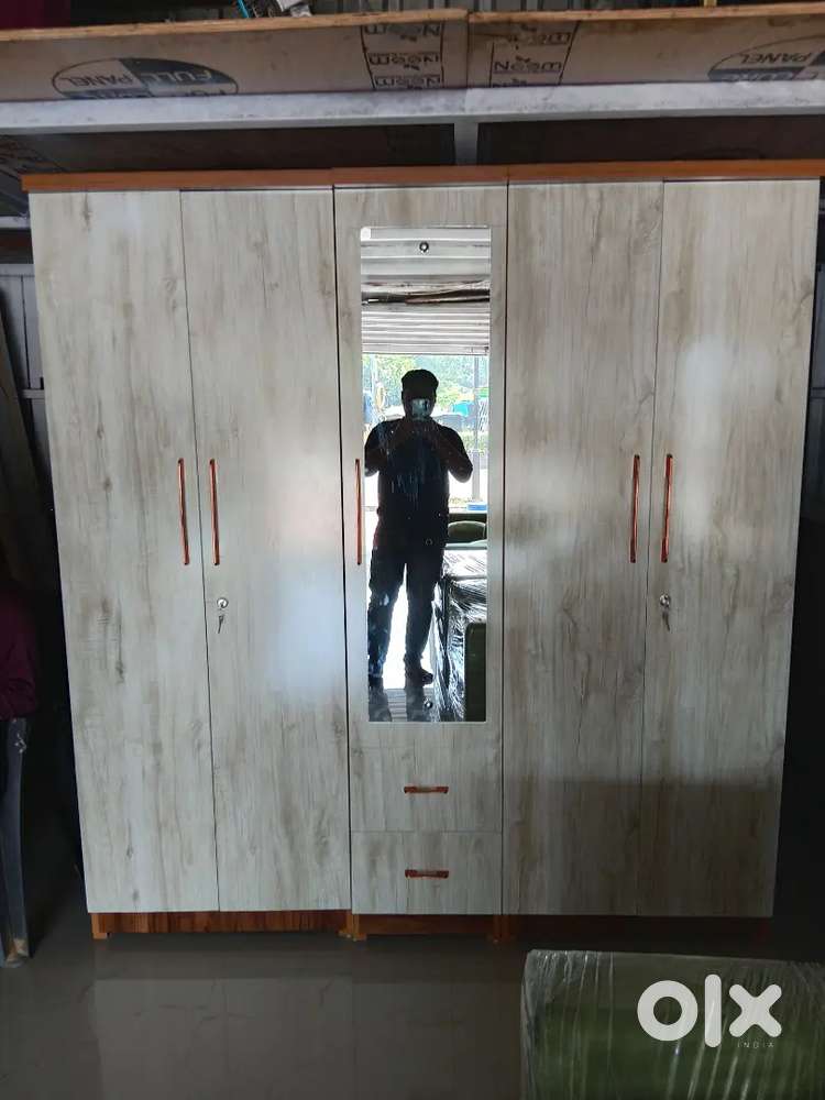 BRAND NEW 5door wardrobe 6x6.5 premium quality