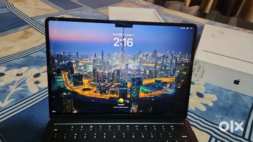 Macbook air m4 16/256. 11 days old only