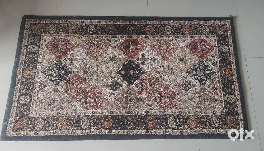 Rectangle shaped carpet (dry cleaned ,well maintained )