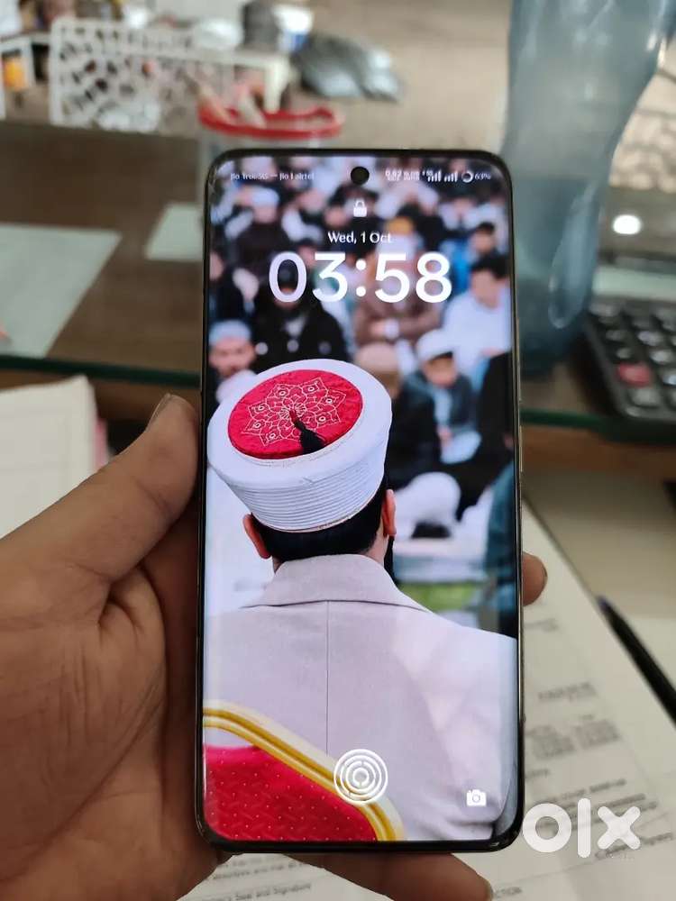 12GB RAM 512 ROM with bill box charger 1year old