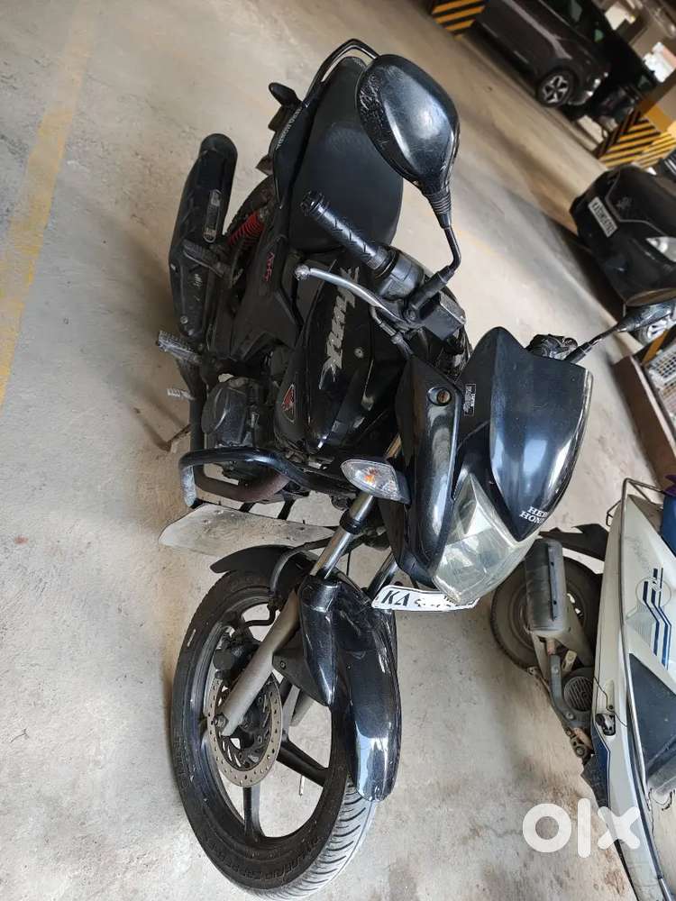 Well maintained Hero Hunk with white bulb head light