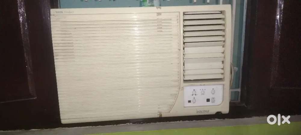 Window AC bechna hai