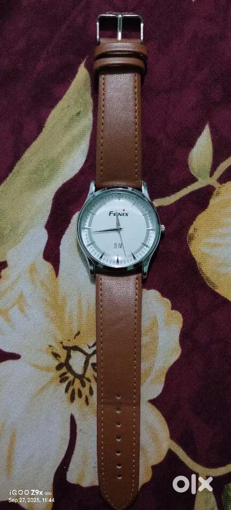 Men analog watch