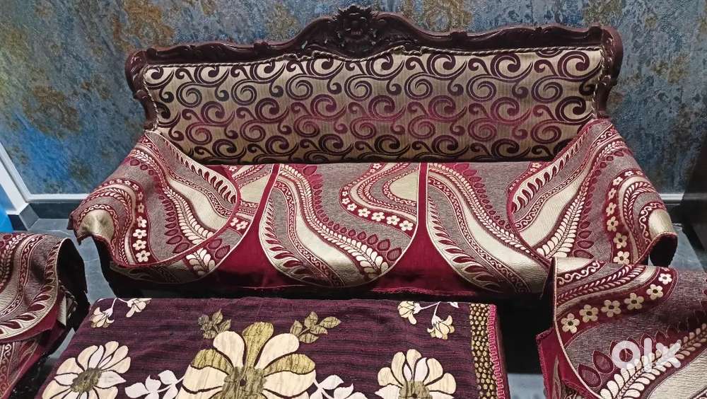 Sofa set five seat good condition