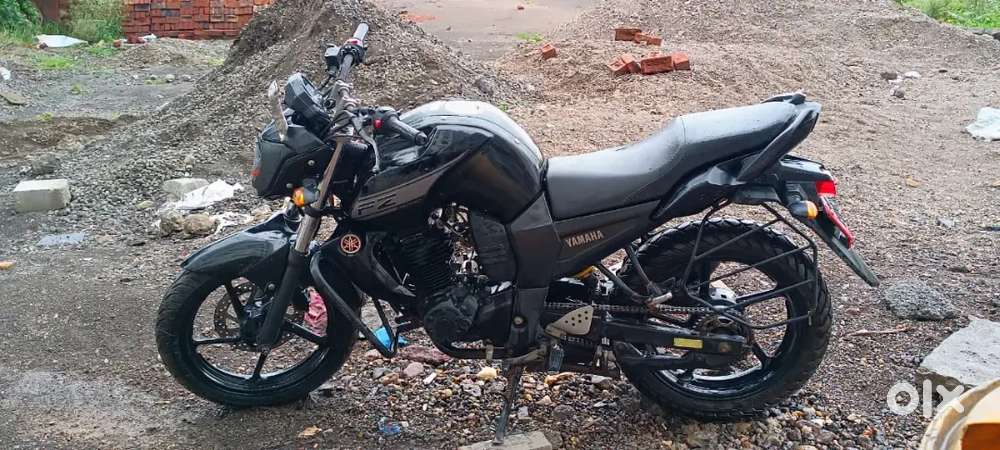 Yamaha FZ-16 old Model black colour.