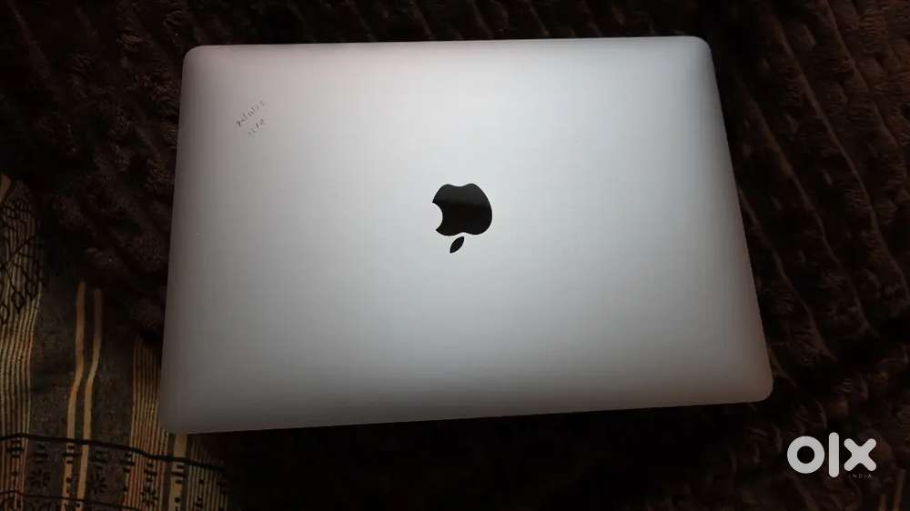 Apple macbook pro M2 Chip processor 2022 13 inches m2 16 GB 512 gb hdd