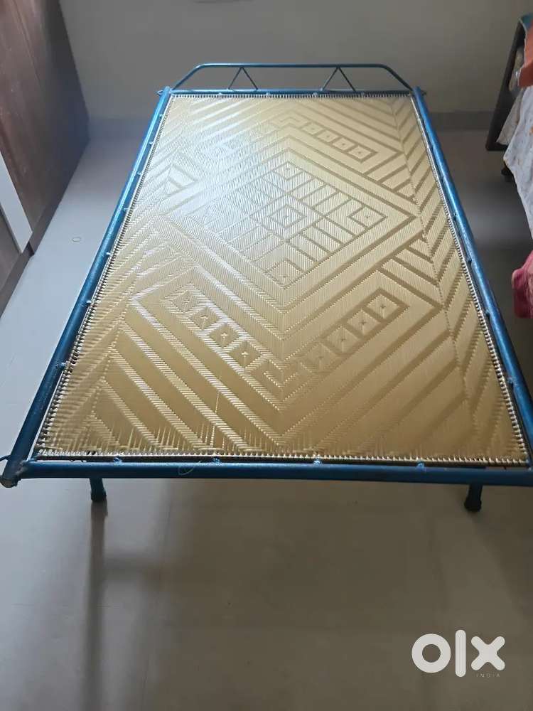 Iron cot with wire 2 numbers