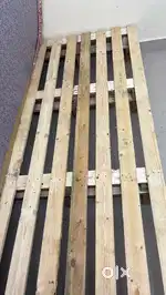 wooden pallet bed
