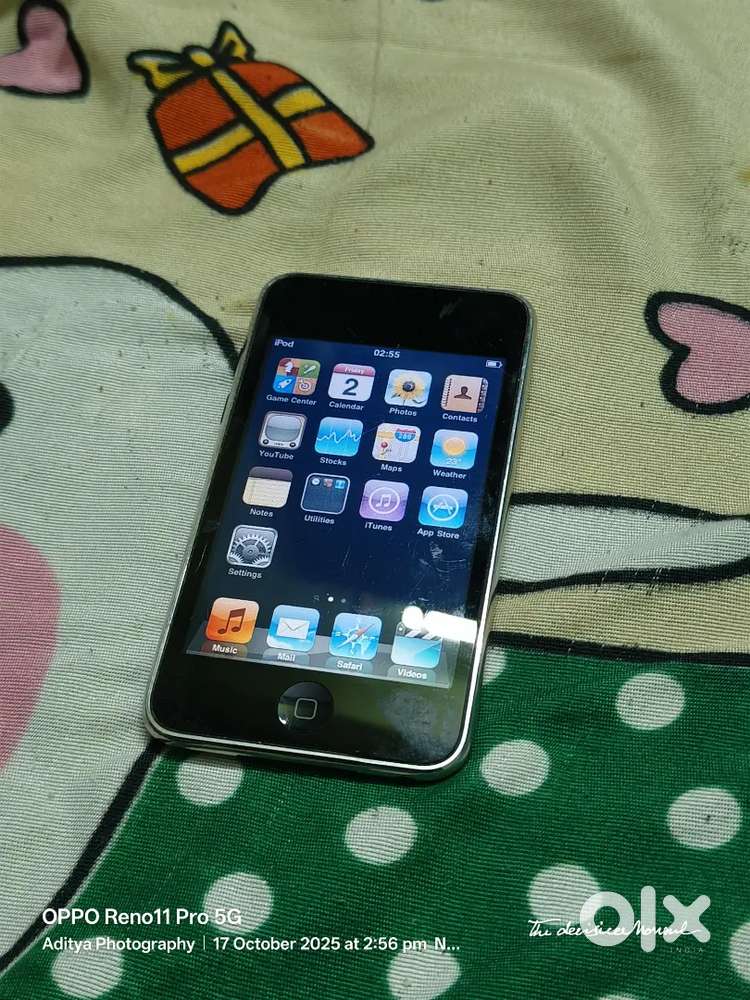 Apple iPod Touch 8GB 2nd Generation