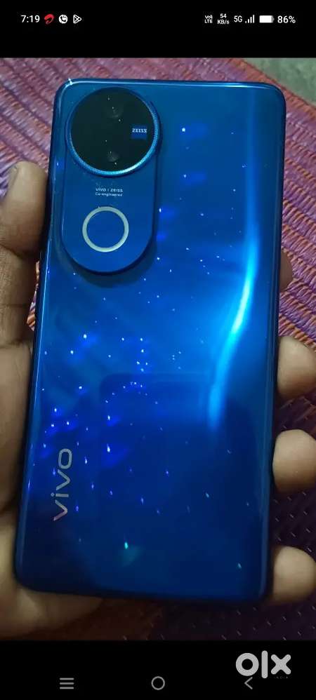 V50 exchange available zeis camera 12+12 512gb 20days old