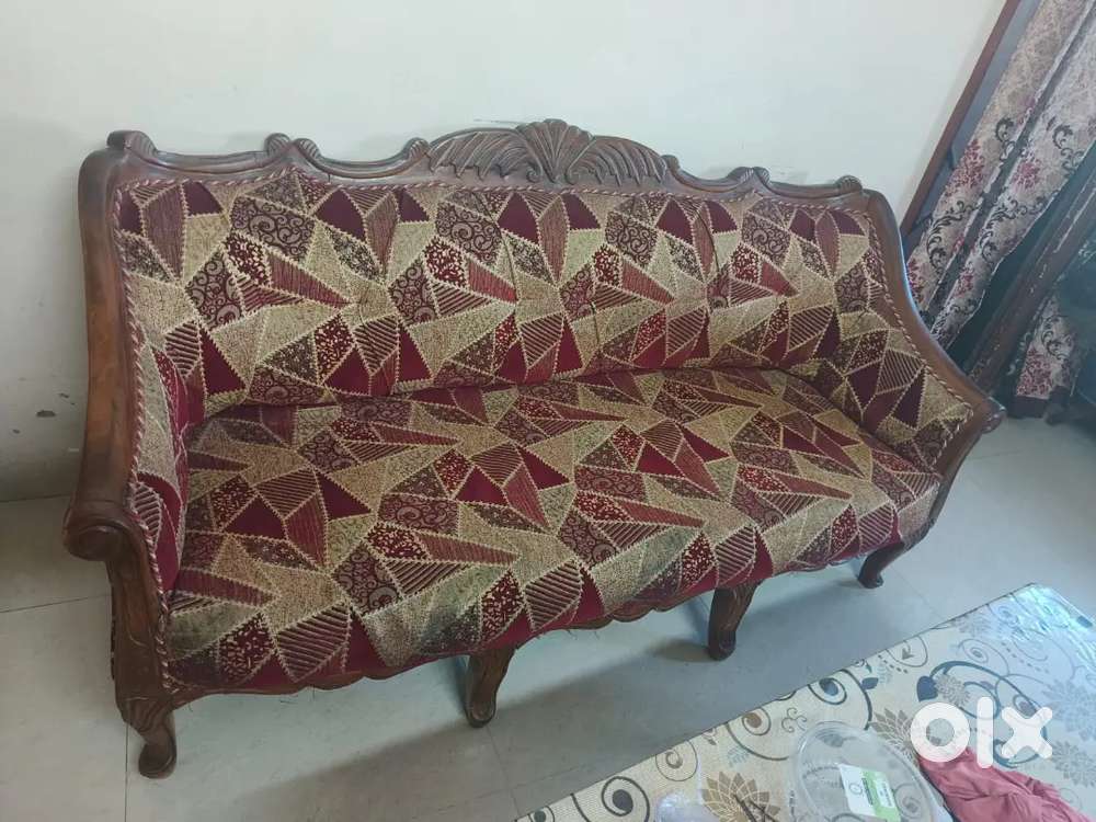 5-Seater Teak Wood Sofa Set with Elegant Carving - Excellent Condition
