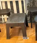 4 plstic table