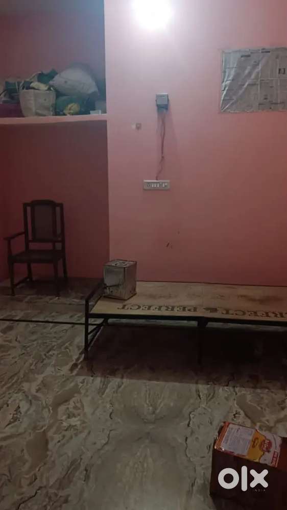 One single room for rent in krishna nagar