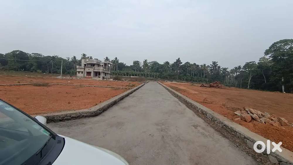 അങ്കമാലി അപ്പോളൊ ഹോസ്പിറ്റലിന് സമീപം  ഹൗസ് പ്ലോട്ടുകൾ 4, 5, 8, 10 സെ