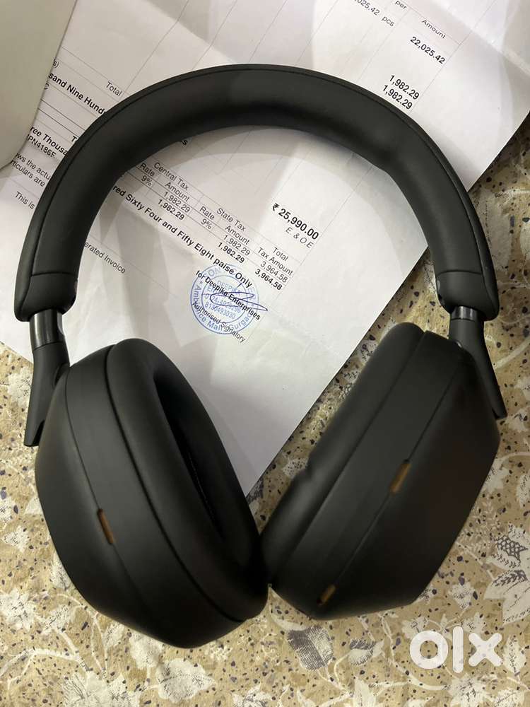 Sony XM5 New Condition