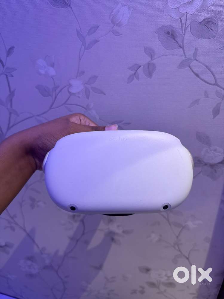 Selling my Meta Oculus Quest 2 (256GB) in mint condition.