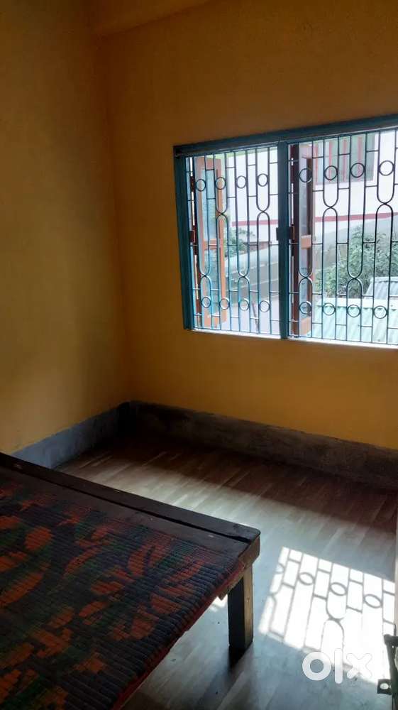 Room rent in5000 gud room in main rood jagatpur bridge