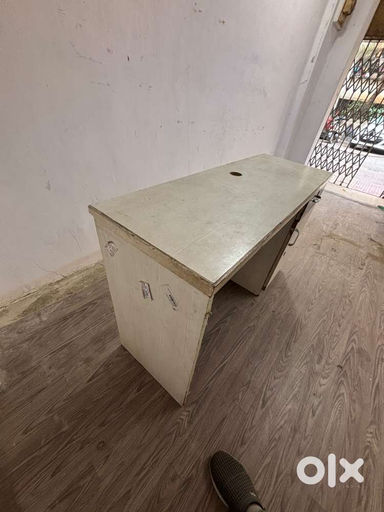 Computer table with drawers