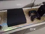 Ps4 slim 1 TB with two controllers