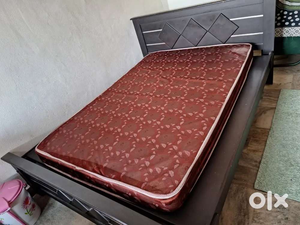 Queen size cot