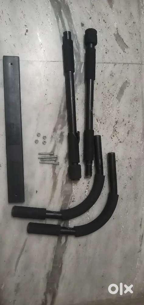 Doorway pull up bar