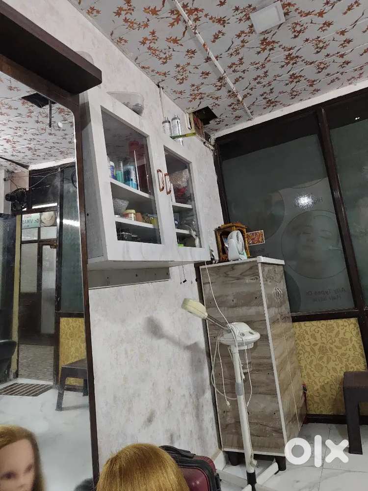 Ready saloon for rent