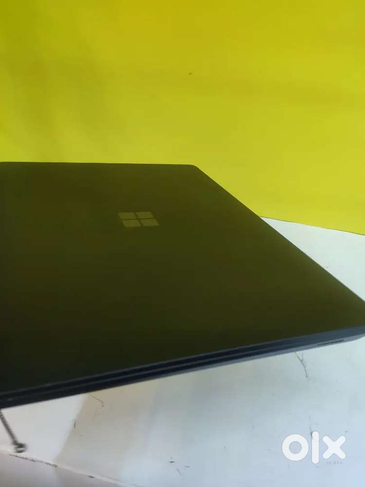 Microsoft /Lifetime service warranty/ Core i7/8GB DDR4 RAM/256GB SSD
