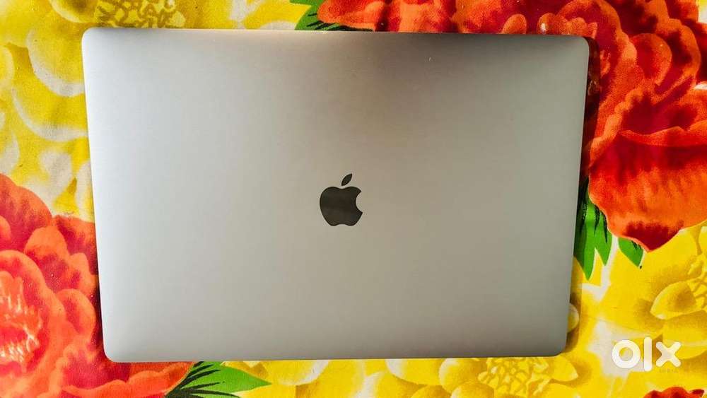 MacBook Pro i9 32 GB Ram 1TB Rom 4 GB graphic card