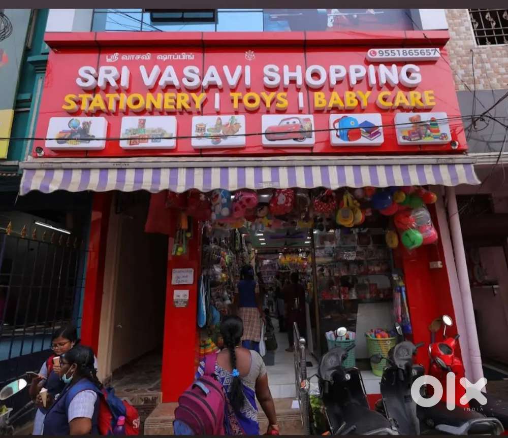 Sales person for retail shop