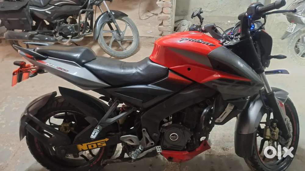BAJAJ pulser Ns 200