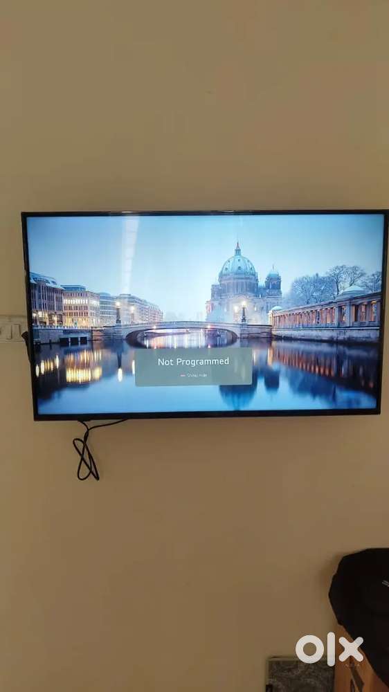 LG UHD AI UA83 43 inch 4 months old