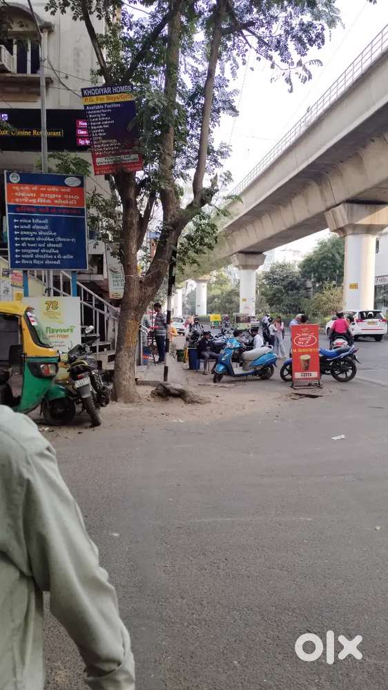 Available for rent Shop available