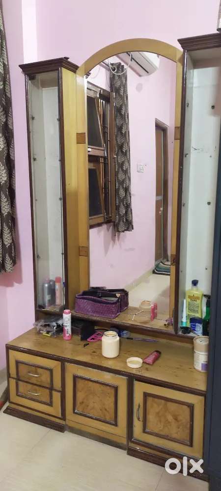 Dressing table