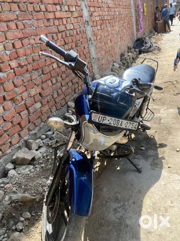 Bajaj v12 on sale at 22000