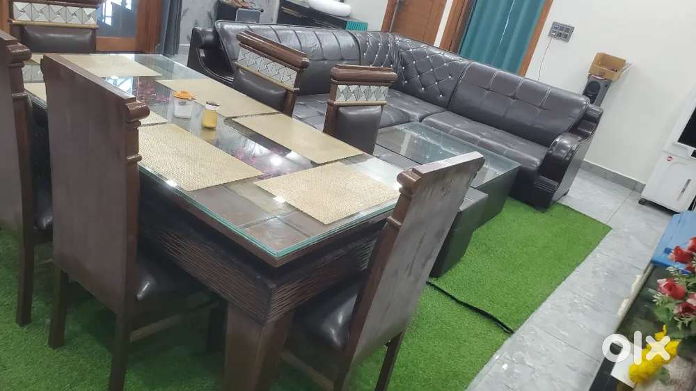 Quality of wooden with glass top