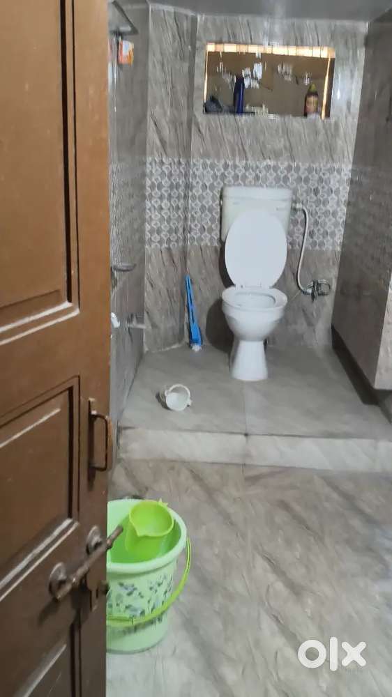 Office ke liye flat rent par ardaly bazar shivpur pahariya