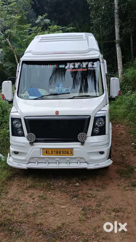 Traveller 2011 model 12 seater Josh work Ac, power steering