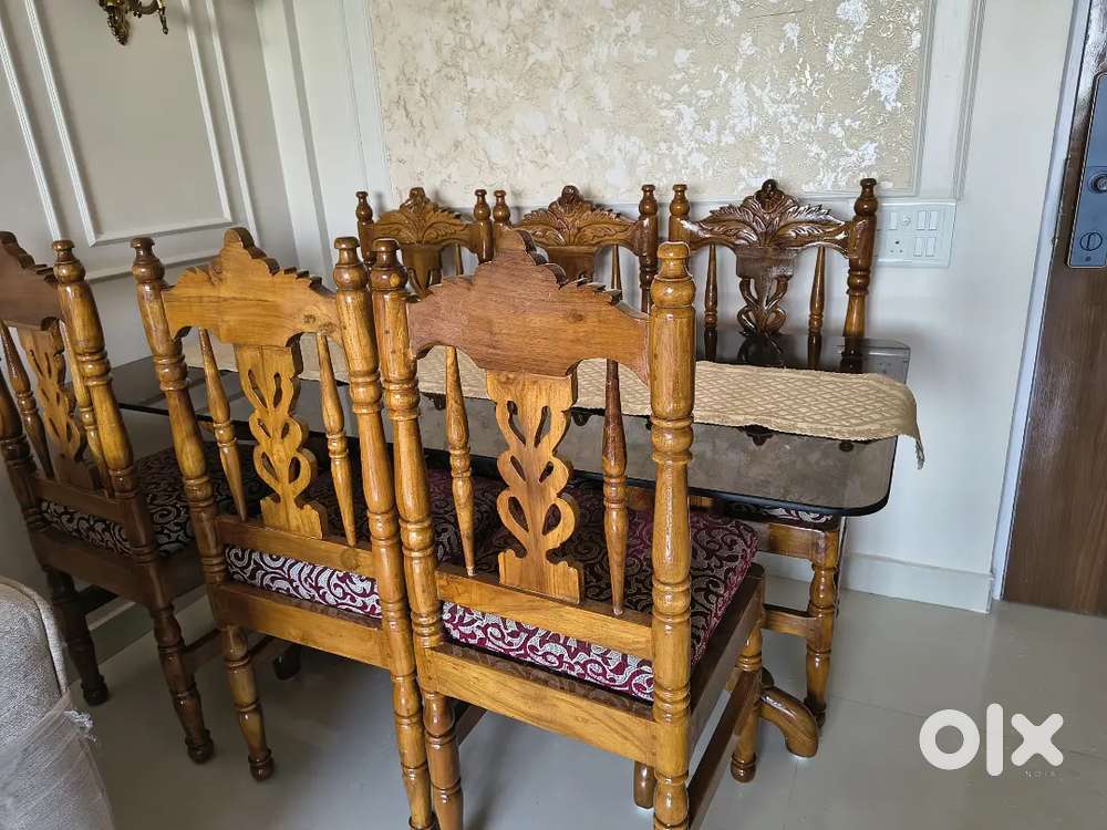 Sagun wood very new good condition dining table six seater