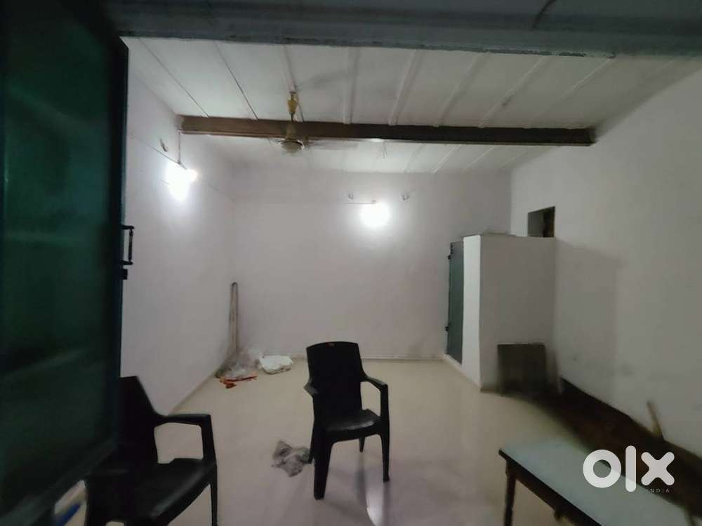 Shop available for rent