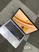 Macbook Pro/2020/Touchbar laptop/i7 Core/32GB RAM/512GB SSD/Touch id
