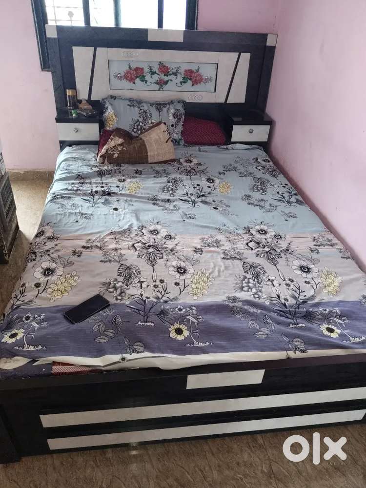 बेड आनी गड्ढा चंगली कंडीशन मढ़ी आहे