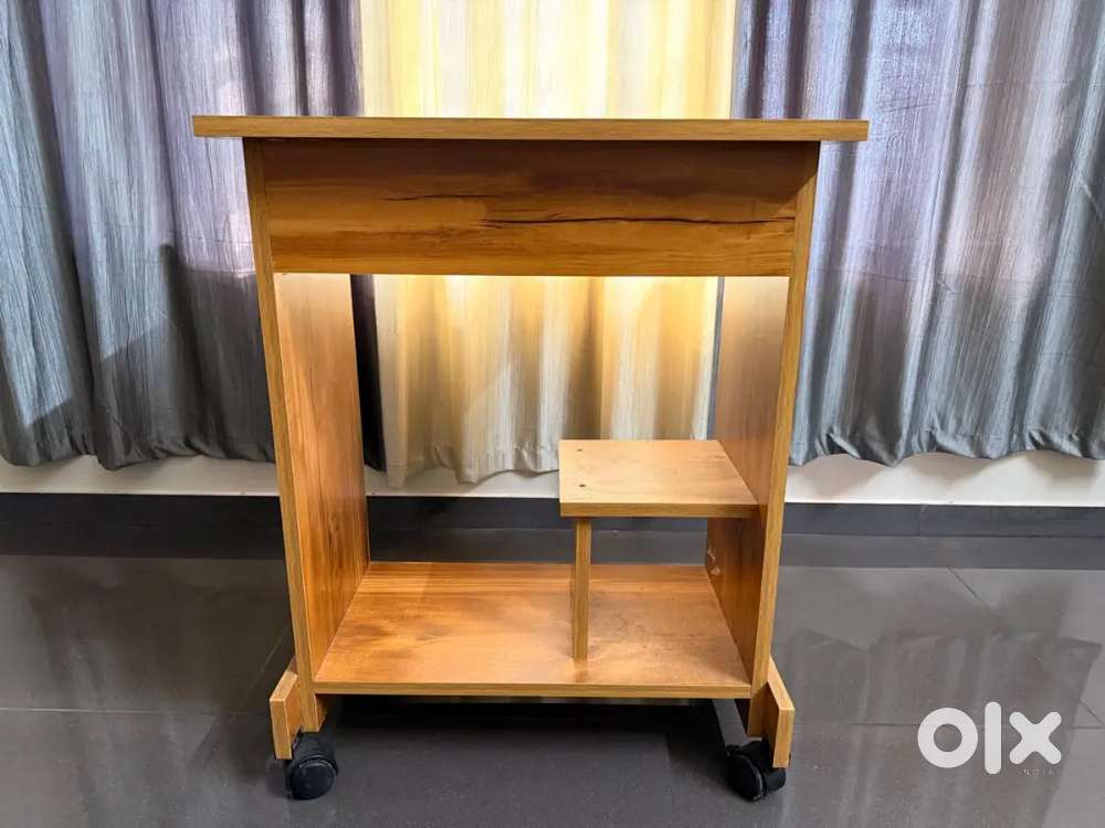 Compact Computer/Study Table wit Wheels