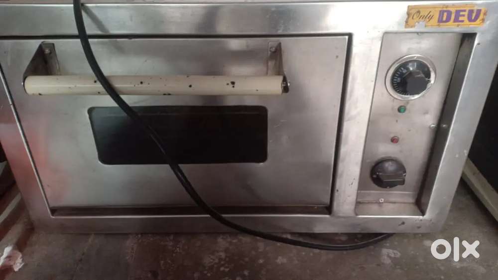 Cafe machine oven and coffee machine