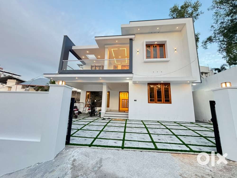 New house for sale Kazhakuttam Kariavattom redbrick construction