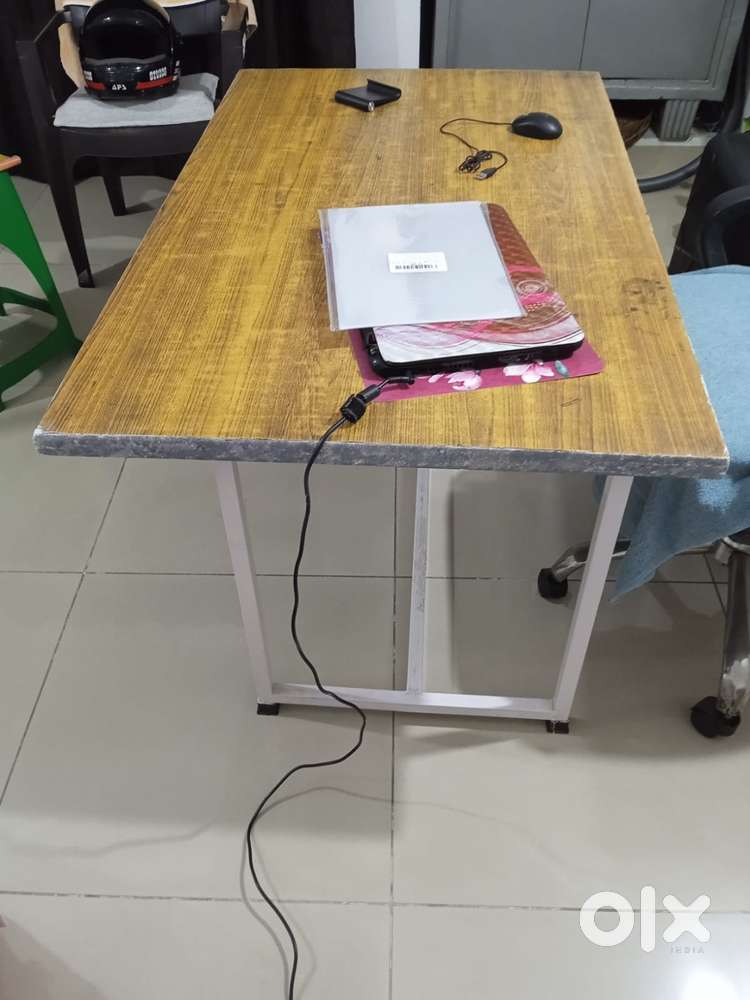 Good quality office table