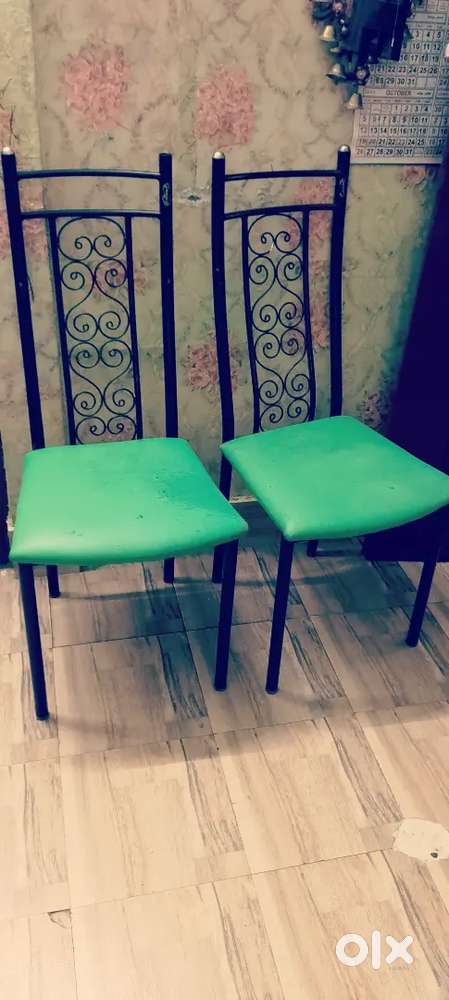 Glass dinning table with four designs chair