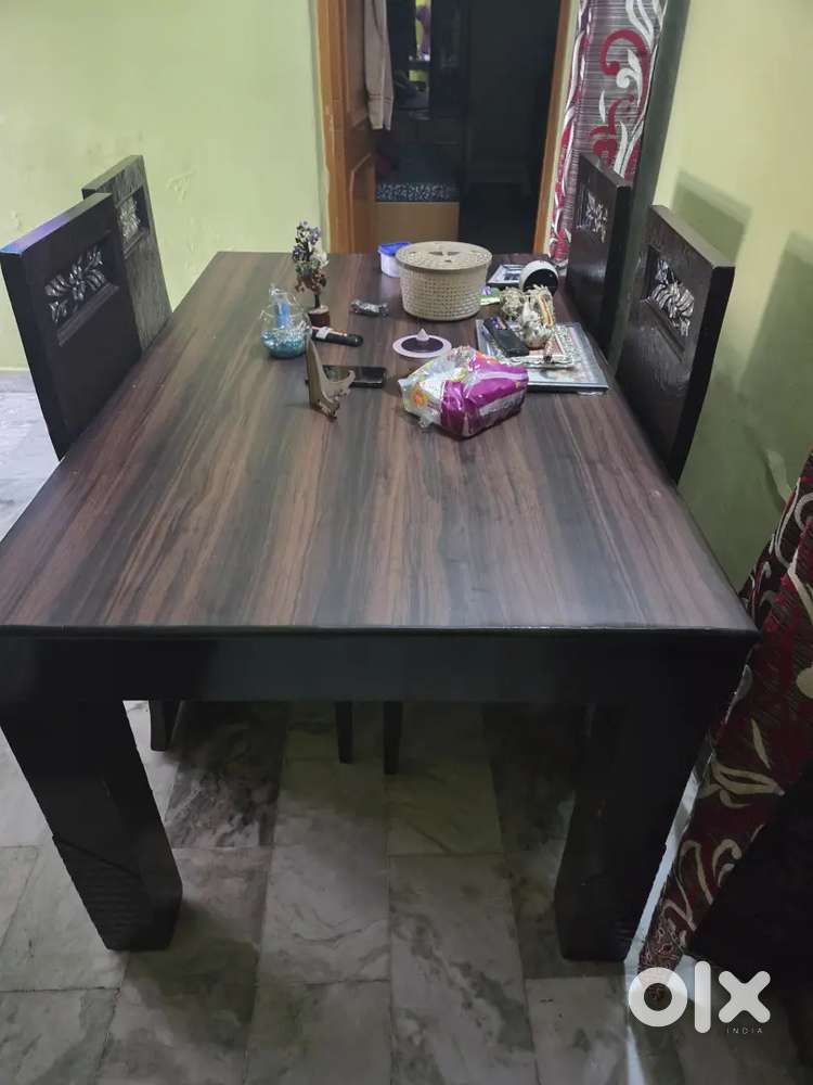 Four sitter dinning table